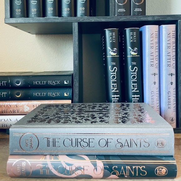 Fairyloot Exclusive Signed Edition The Curse of Saints by Kate Dramis - Picture 11 of 13